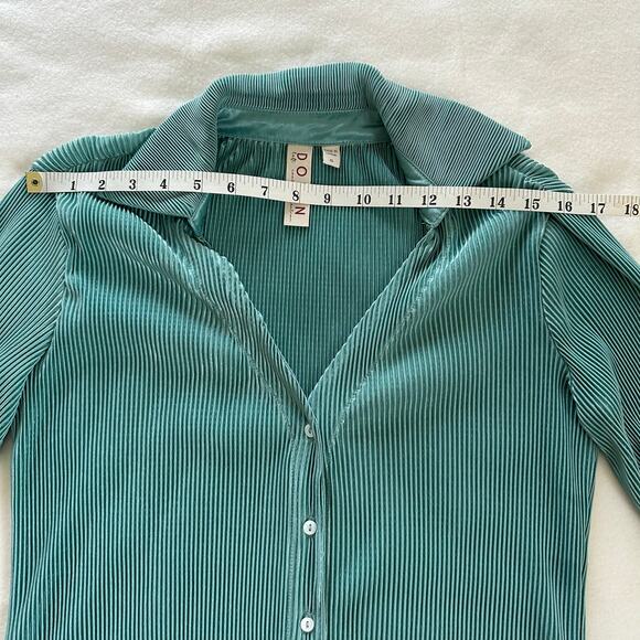 Anthropologie Dolan Accordion Bell Sleeve Hem Button Down 70s Blouse Size XS - Picture 3 of 9